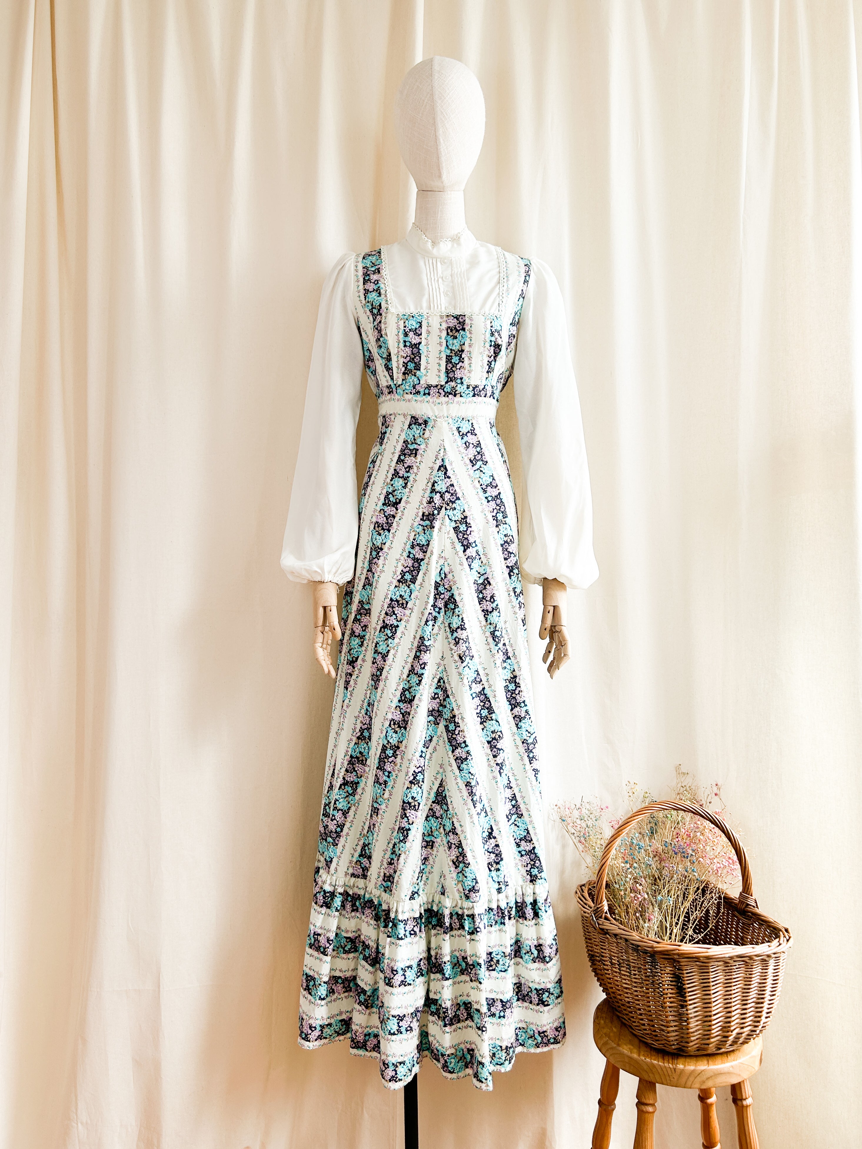 Gorgeous Novelty Print Handmade 1970s Cotton Prairie Dress