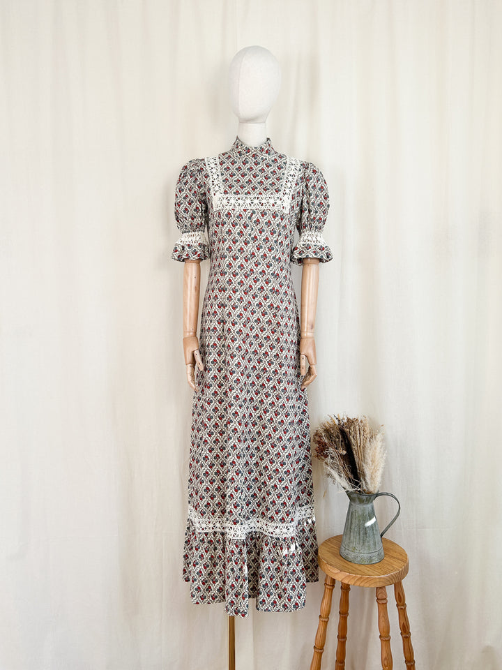 Precious 70s Trellis Floral Cotton Prairie Dress