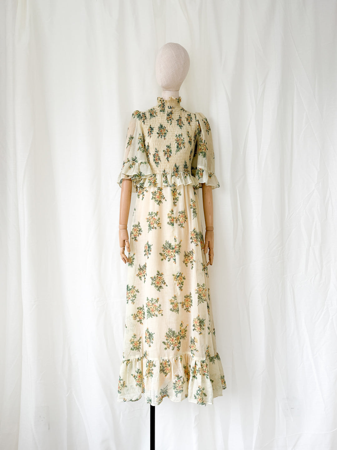 Gorgeous Rare 1970s Shirred Bodice Floral Cotton Maxi Dress – The Pansy Garden Gorgeous Rare 1970s Shirred Bodice Floral Cotton Maxi Dress – The Pansy Garden