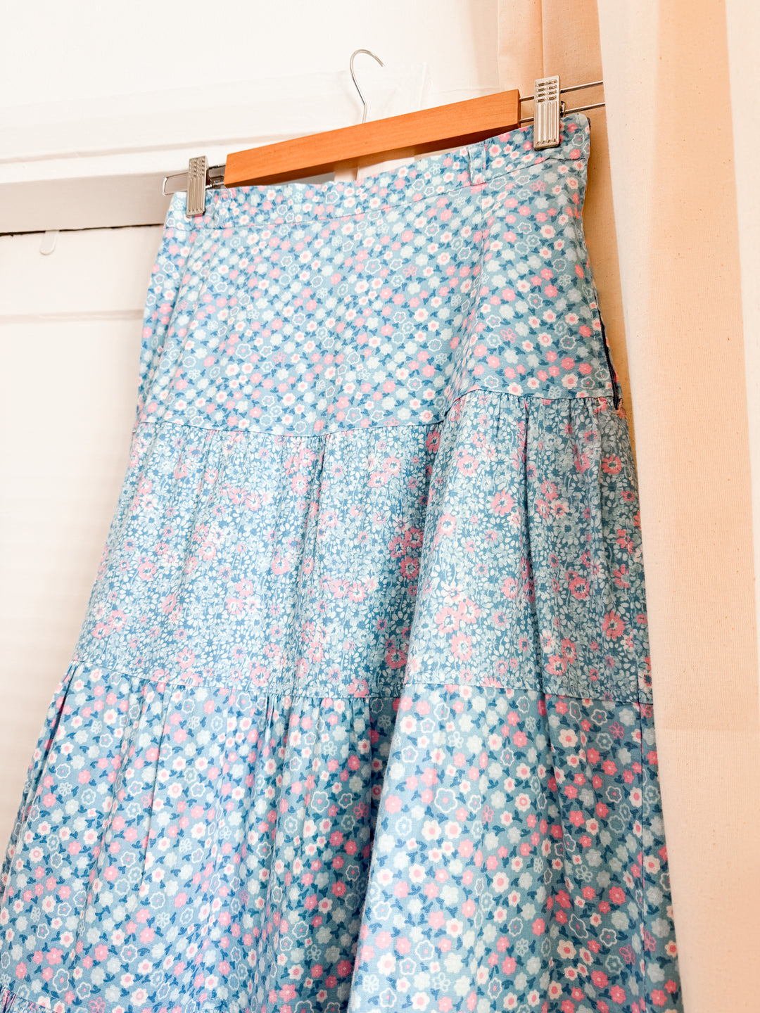 Adorable 70s Cotton Floral Maxi Skirt