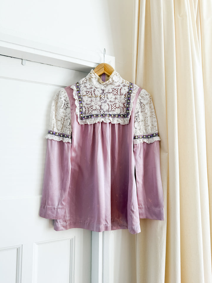 Insane (but wounded) Rare 60s Medieval Blouse