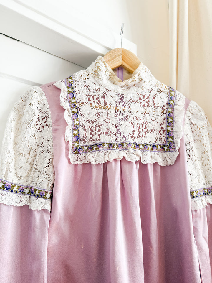 Insane (but wounded) Rare 60s Medieval Blouse
