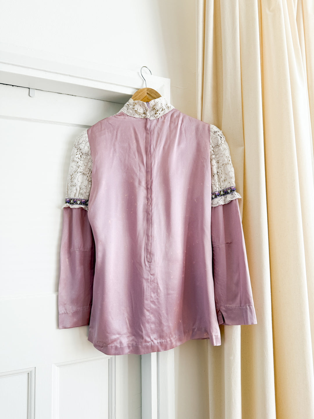 Insane (but wounded) Rare 60s Medieval Blouse