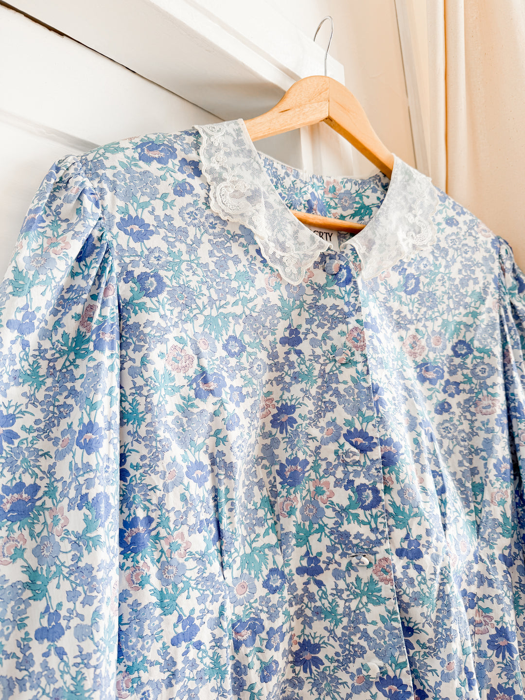 Precious 80s Liberty Lace Collar Blouse