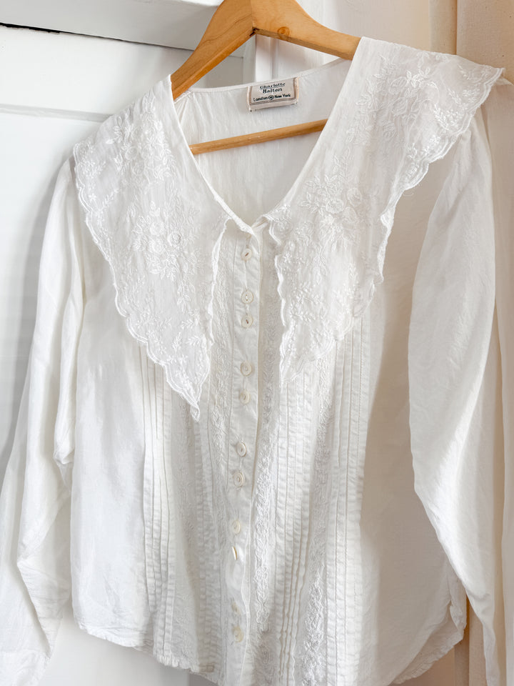Stunning 80s Lace Collar Embroidered Blouse