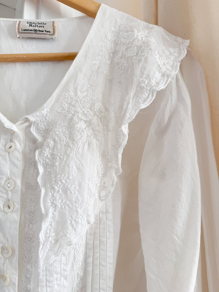 Stunning 80s Lace Collar Embroidered Blouse
