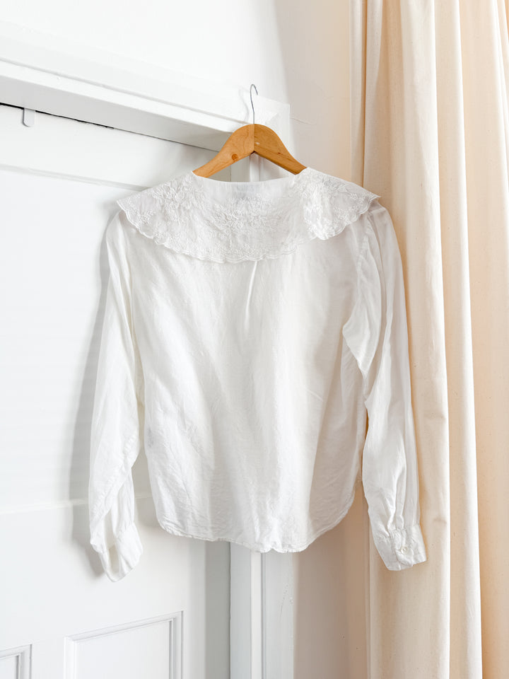Stunning 80s Lace Collar Embroidered Blouse