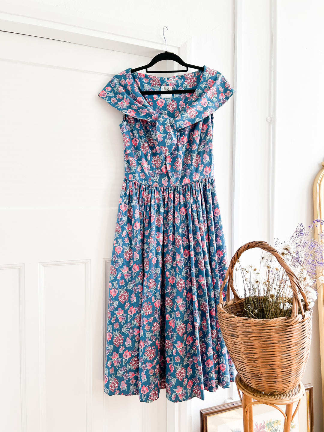 RARE 80S LAURA ASHLEY FLORAL DRESS The Pansy Garden RARE 80S LAURA ASHLEY FLORAL DRESS The Pansy Garden