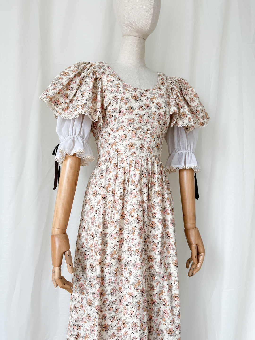 Heavenly Holy Grail 1970s Rare Gina Fratini for Fiona Dresses Floral Cotton Maxi Dress