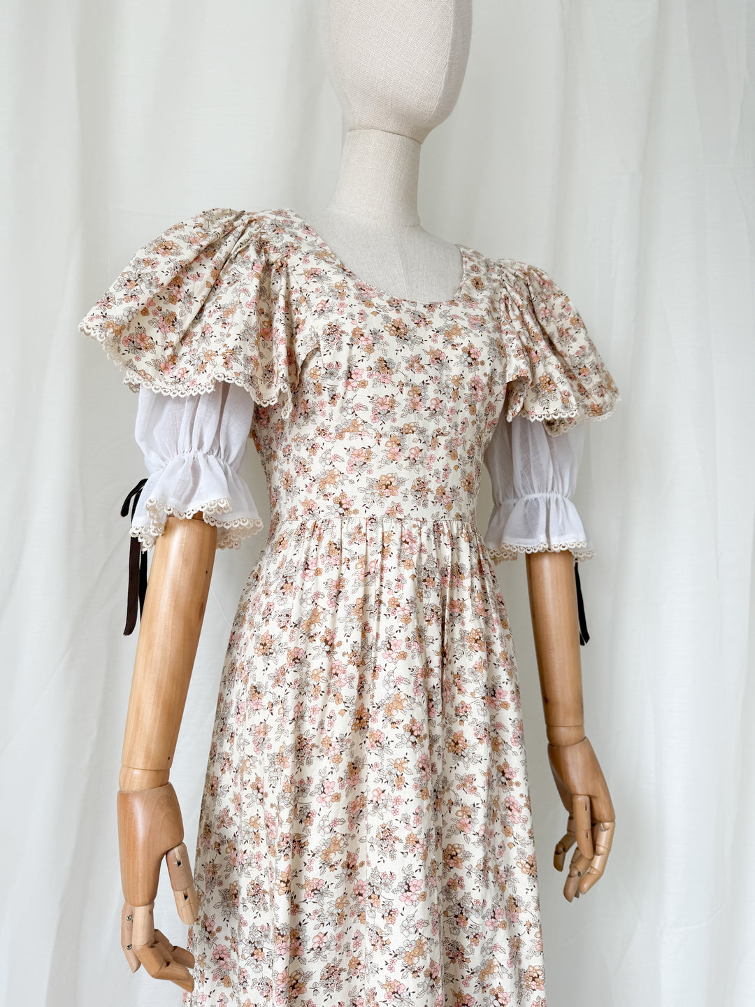 Heavenly Holy Grail 1970s Rare Gina Fratini for Fiona Dresses Floral Cotton Maxi Dress