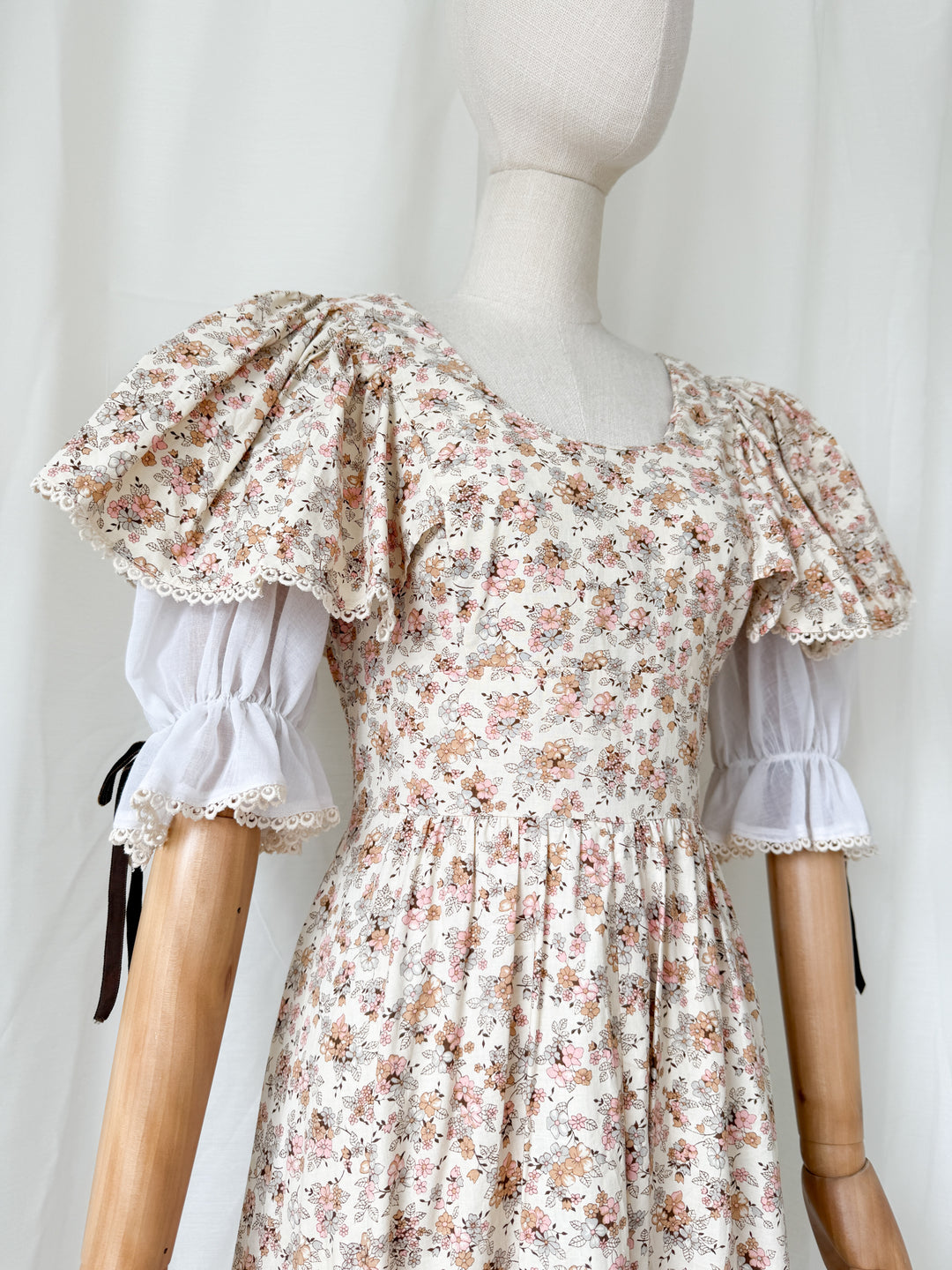 Heavenly Holy Grail 1970s Rare Gina Fratini for Fiona Dresses Floral Cotton Maxi Dress
