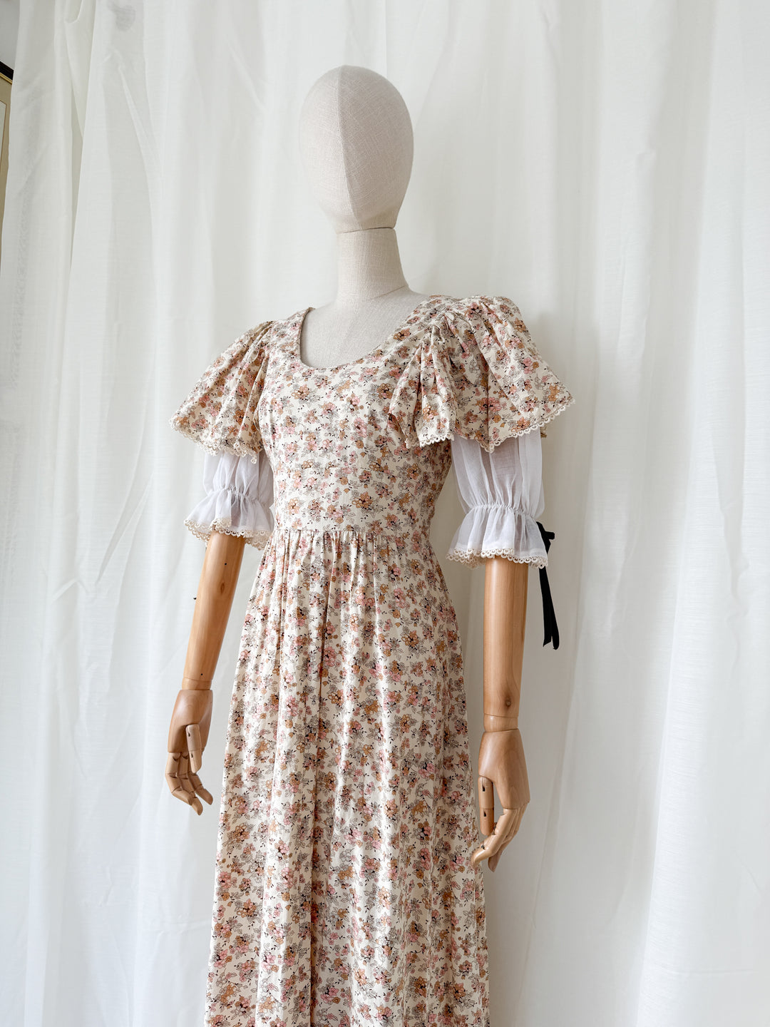 Heavenly Holy Grail 1970s Rare Gina Fratini for Fiona Dresses Floral Cotton Maxi Dress