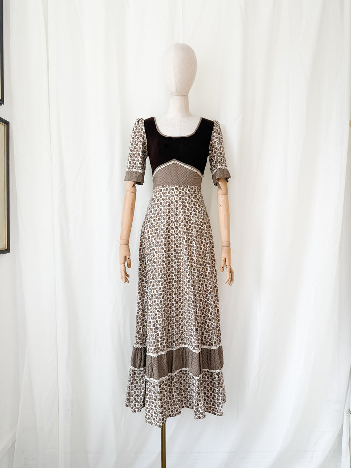 Divine Incredible 1970s Thistle Print Brown Cotton Bohemian Maxi Dress