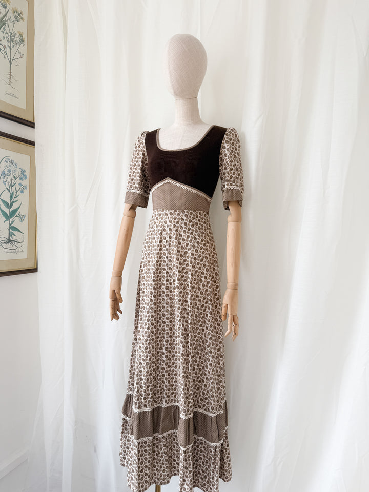 Divine Incredible 1970s Thistle Print Brown Cotton Bohemian Maxi Dress