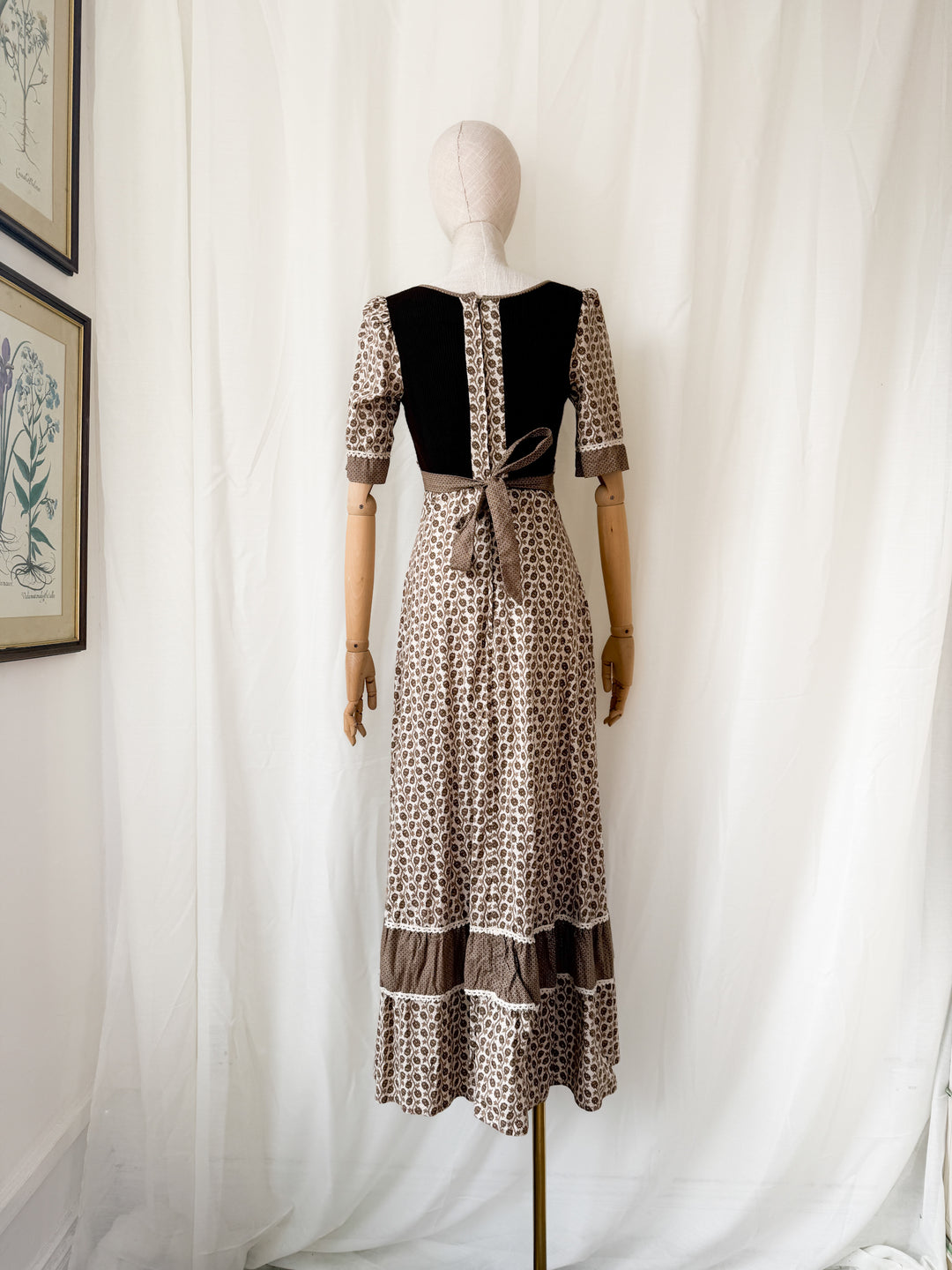 Divine Incredible 1970s Thistle Print Brown Cotton Bohemian Maxi Dress