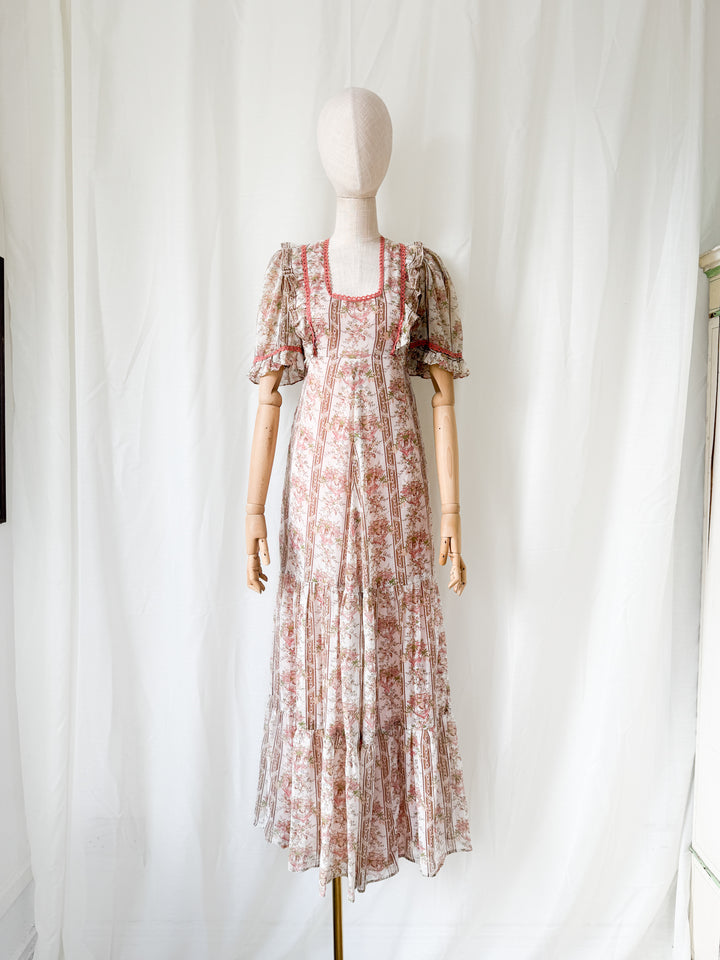 Gorgeous Bohemian Rare 1970s Novelty Print Romantic Cotton Maxi Dress