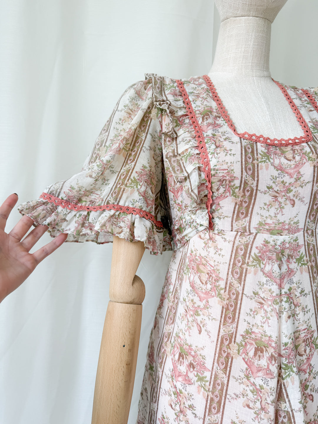 Gorgeous Bohemian Rare 1970s Novelty Print Romantic Cotton Maxi Dress