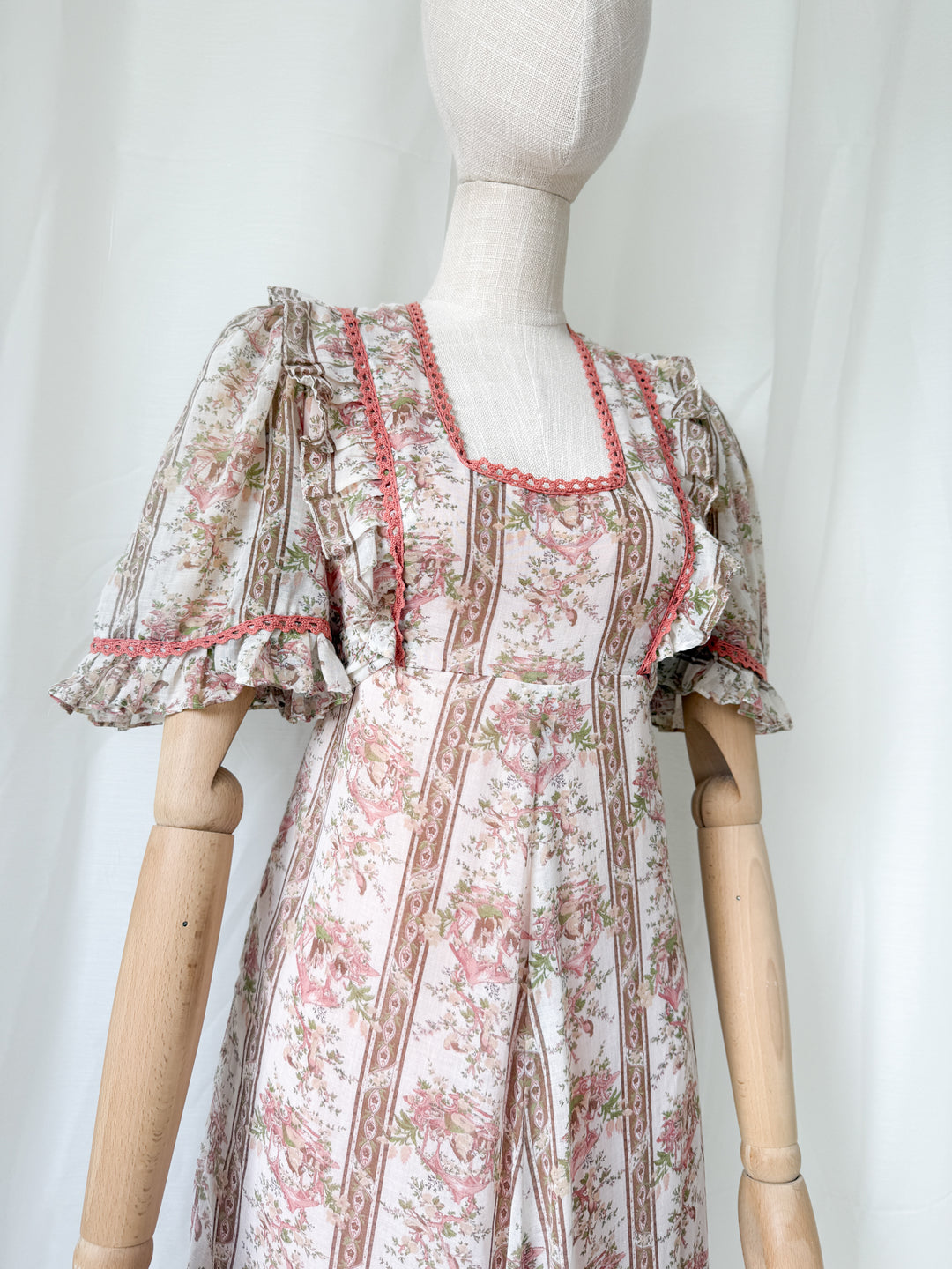 Gorgeous Bohemian Rare 1970s Novelty Print Romantic Cotton Maxi Dress