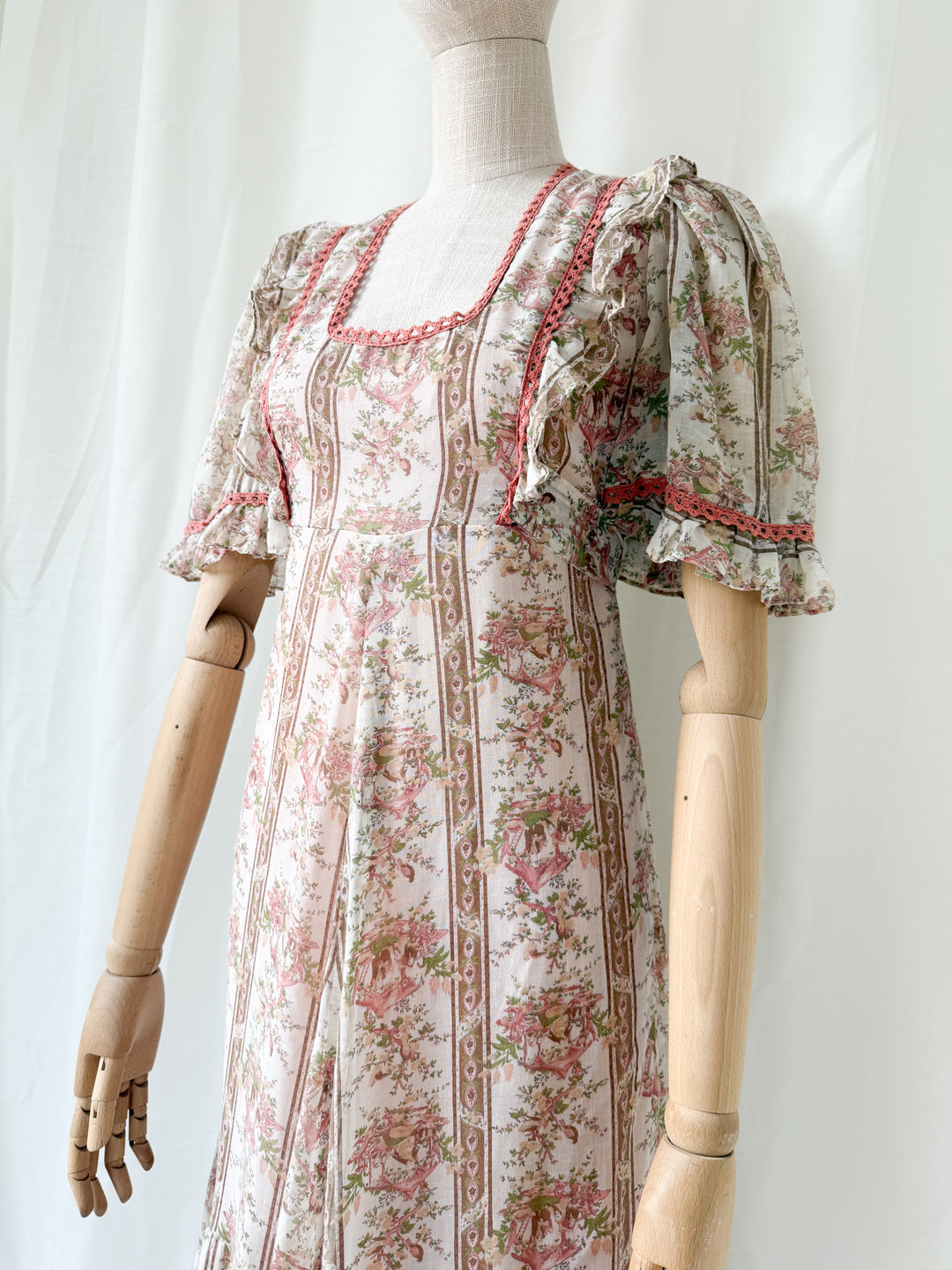 Gorgeous Bohemian Rare 1970s Novelty Print Romantic Cotton Maxi Dress