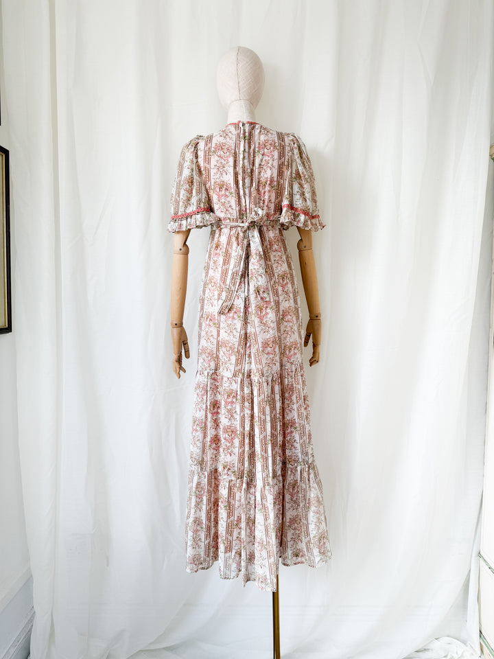 Gorgeous Bohemian Rare 1970s Novelty Print Romantic Cotton Maxi Dress