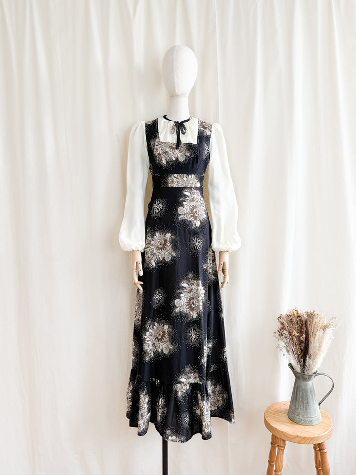 Insanely Beautiful witchy 1970s cotton prairie maxi dress