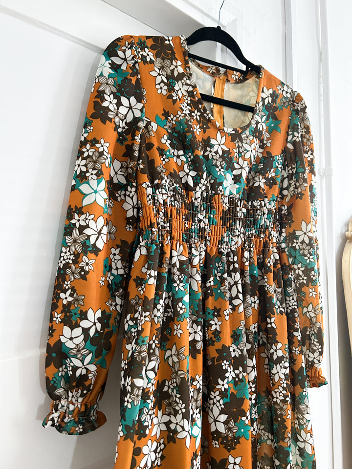 AUTUMNAL 1970S FLORAL SHIRRED PRAIRIE DRESS APPROX UK SIZE 8/10/12