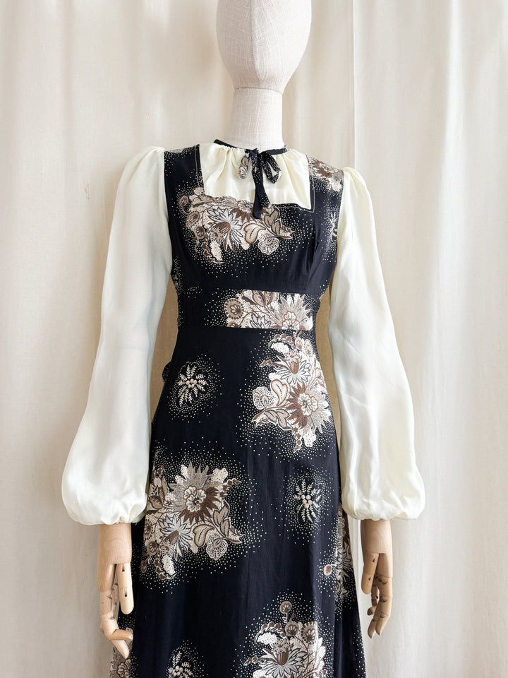 Insanely Beautiful witchy 1970s cotton prairie maxi dress