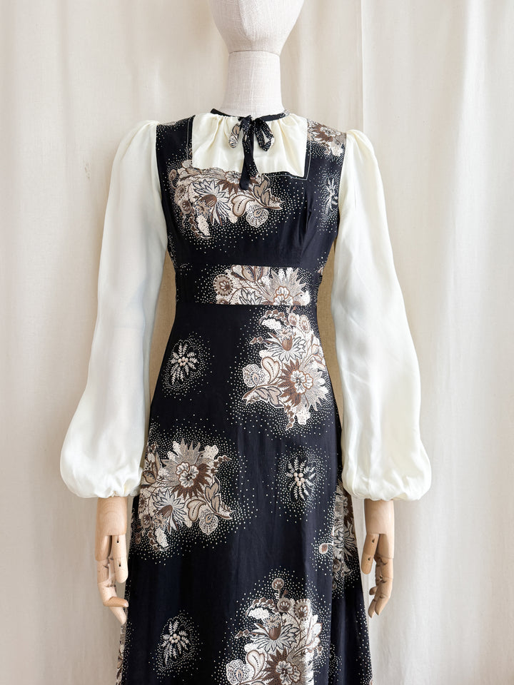 Insanely Beautiful witchy 1970s cotton prairie maxi dress