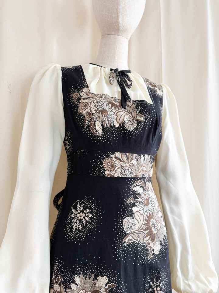 Insanely Beautiful witchy 1970s cotton prairie maxi dress