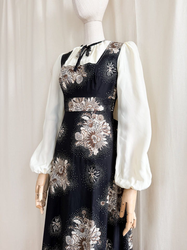 Insanely Beautiful witchy 1970s cotton prairie maxi dress