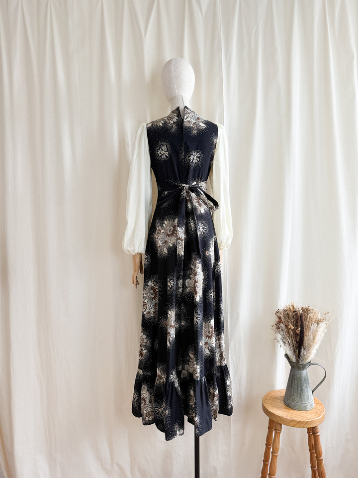 Insanely Beautiful witchy 1970s cotton prairie maxi dress