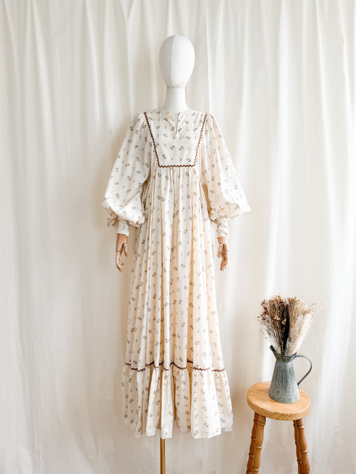 Holy Grail Rare Whimsical 1970s billowing sleeve cotton prairie maxi dress
