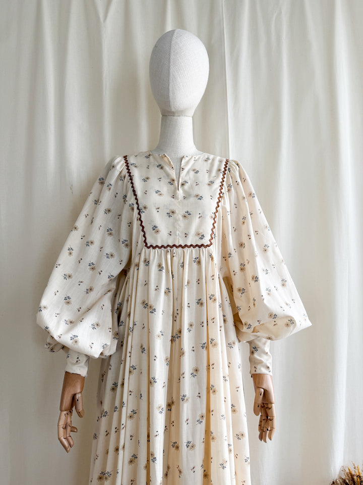 Holy Grail Rare Whimsical 1970s billowing sleeve cotton prairie maxi dress