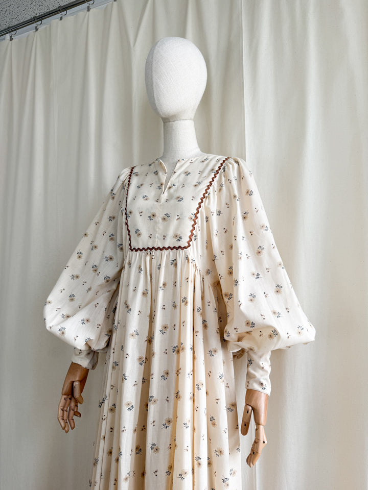 Holy Grail Rare Whimsical 1970s billowing sleeve cotton prairie maxi dress
