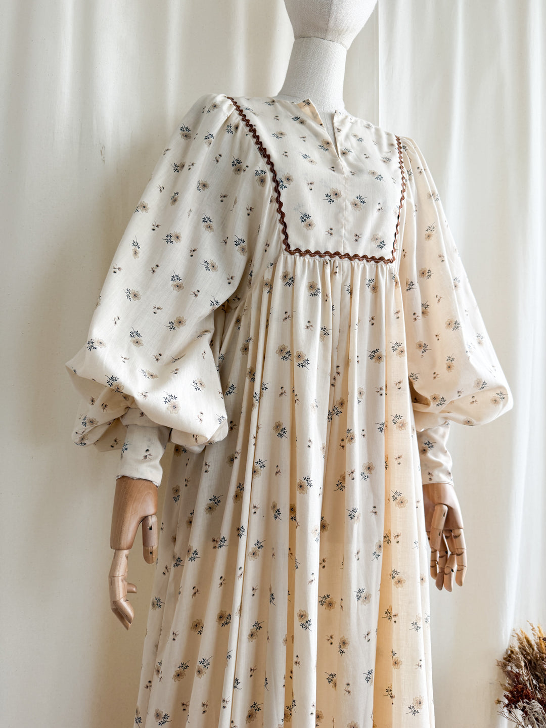 Holy Grail Rare Whimsical 1970s billowing sleeve cotton prairie maxi dress