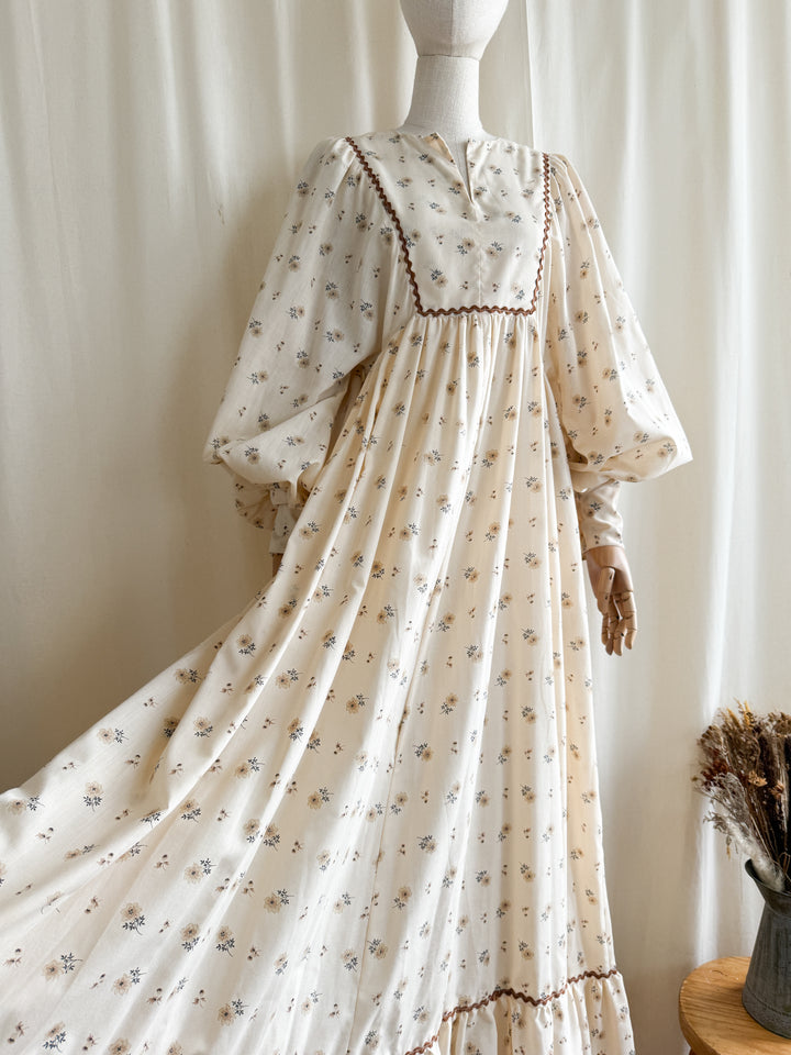 Holy Grail Rare Whimsical 1970s billowing sleeve cotton prairie maxi dress