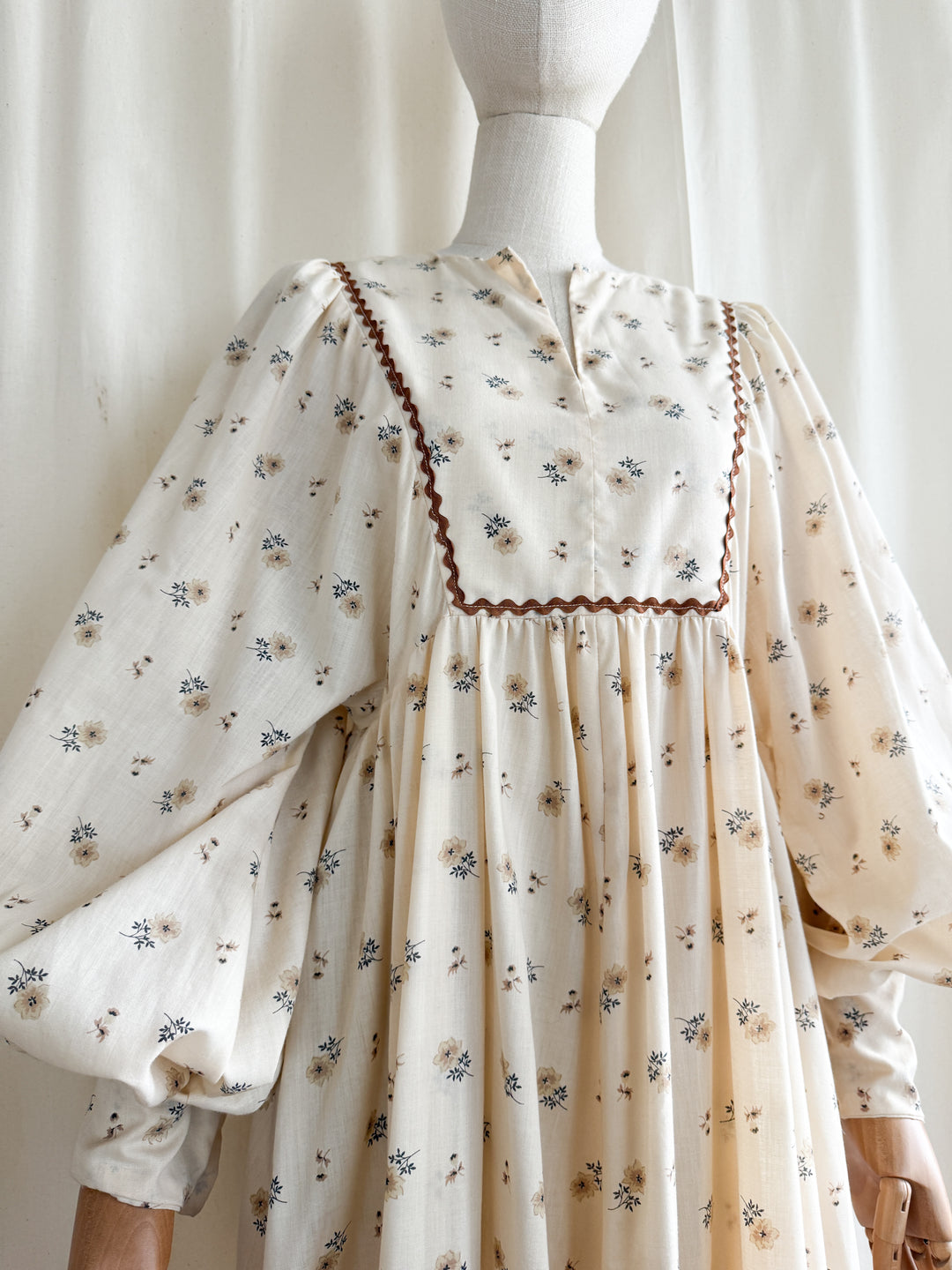 Holy Grail Rare Whimsical 1970s billowing sleeve cotton prairie maxi dress