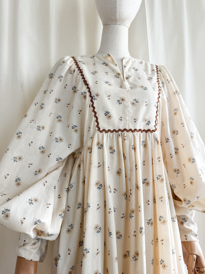 Holy Grail Rare Whimsical 1970s billowing sleeve cotton prairie maxi dress