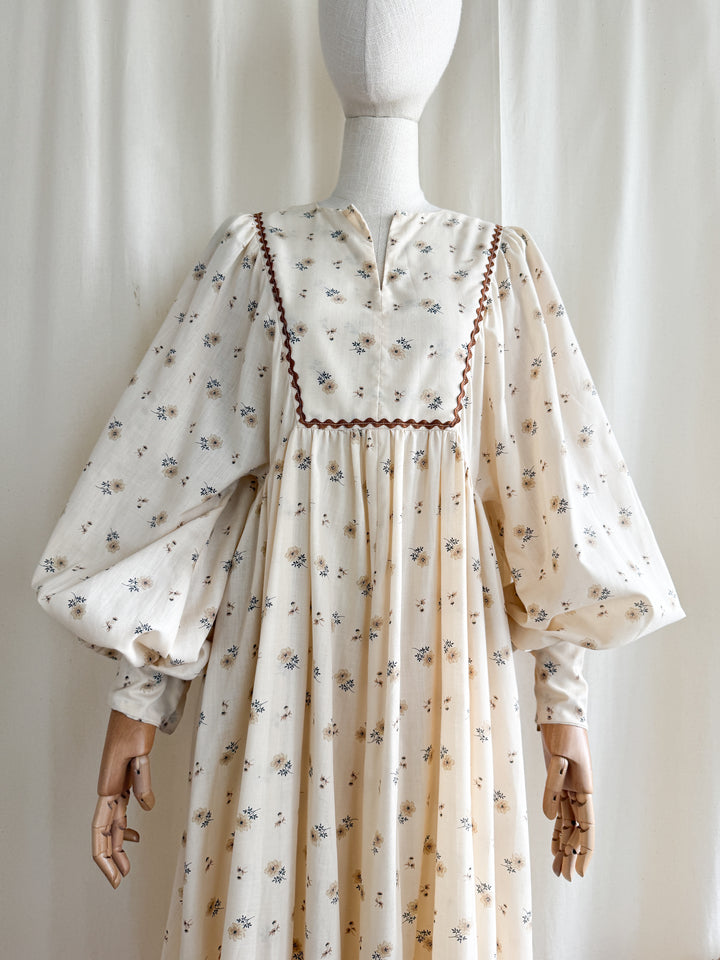 Holy Grail Rare Whimsical 1970s billowing sleeve cotton prairie maxi dress