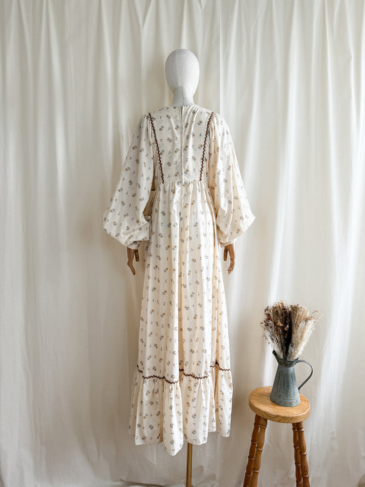 Holy Grail Rare Whimsical 1970s billowing sleeve cotton prairie maxi dress