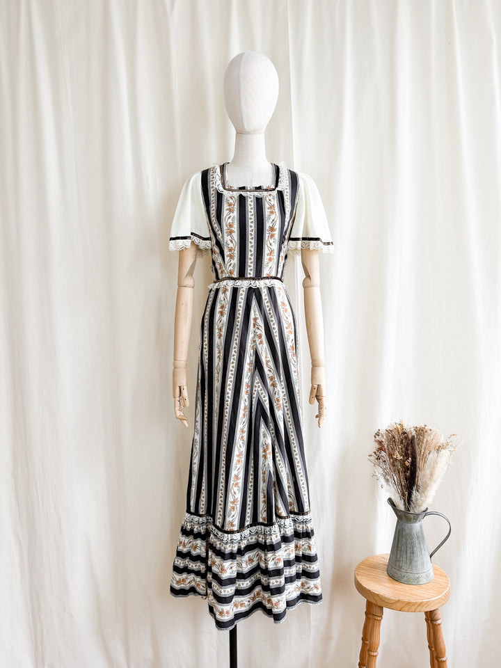 Gorgeous 1970s witchy dark floral chintz stripe cotton prairie maxi dress