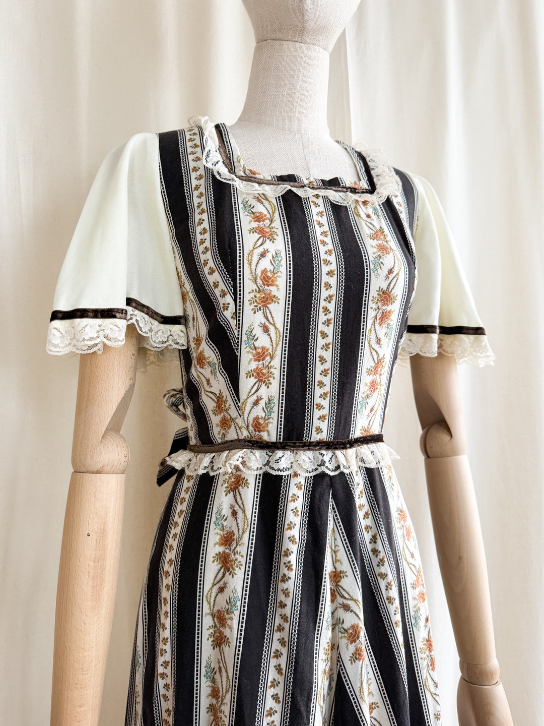 Gorgeous 1970s witchy dark floral chintz stripe cotton prairie maxi dress