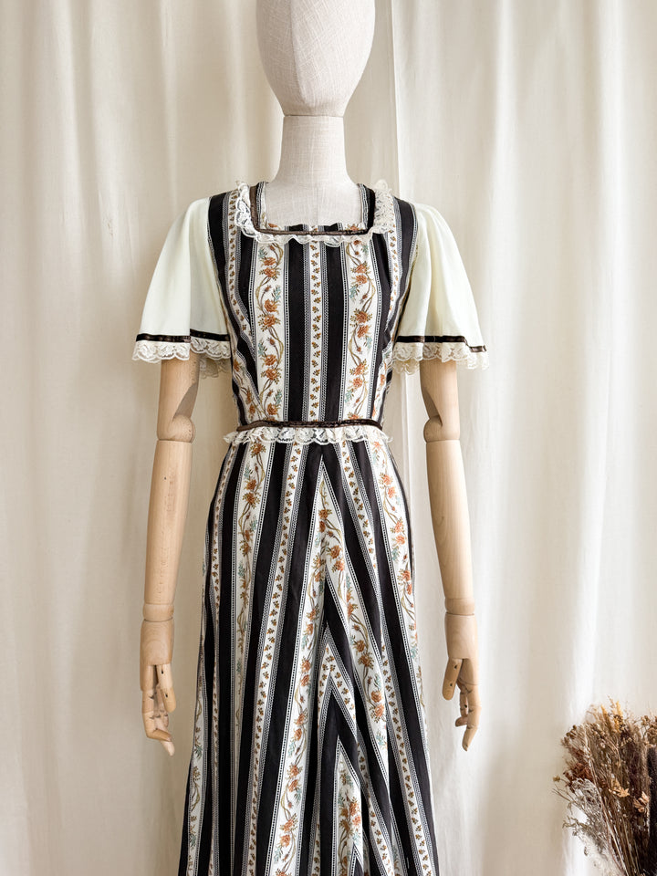 Gorgeous 1970s witchy dark floral chintz stripe cotton prairie maxi dress
