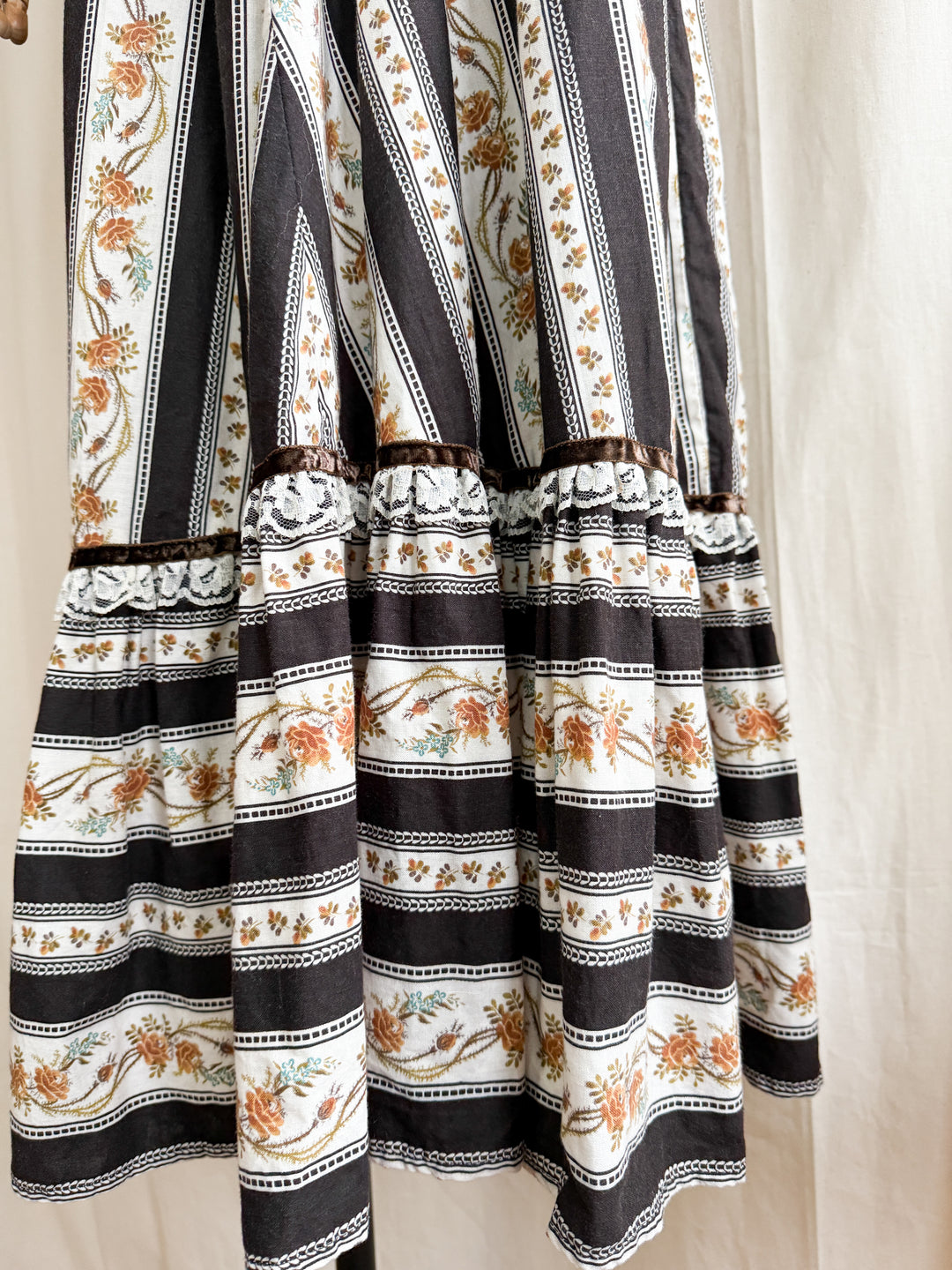 Gorgeous 1970s witchy dark floral chintz stripe cotton prairie maxi dress