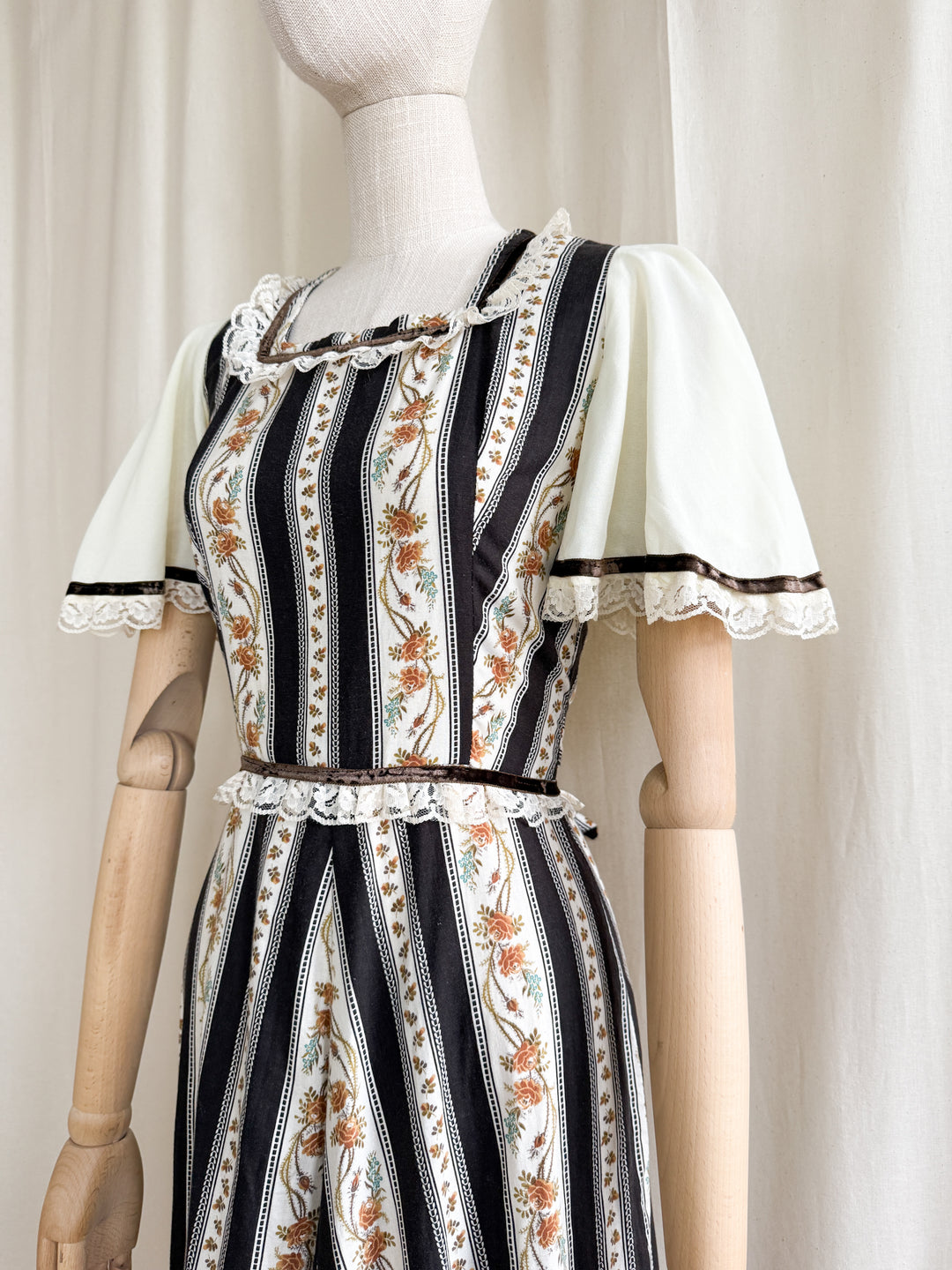 Gorgeous 1970s witchy dark floral chintz stripe cotton prairie maxi dress