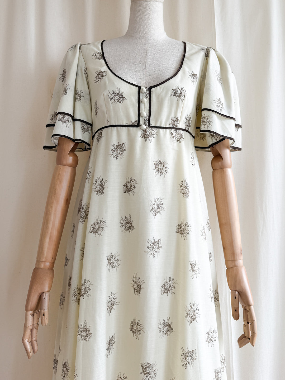Stunning Rare 1970s Soft Cream Delicate Floral Romantic Cotton Prairie Maxi Dress