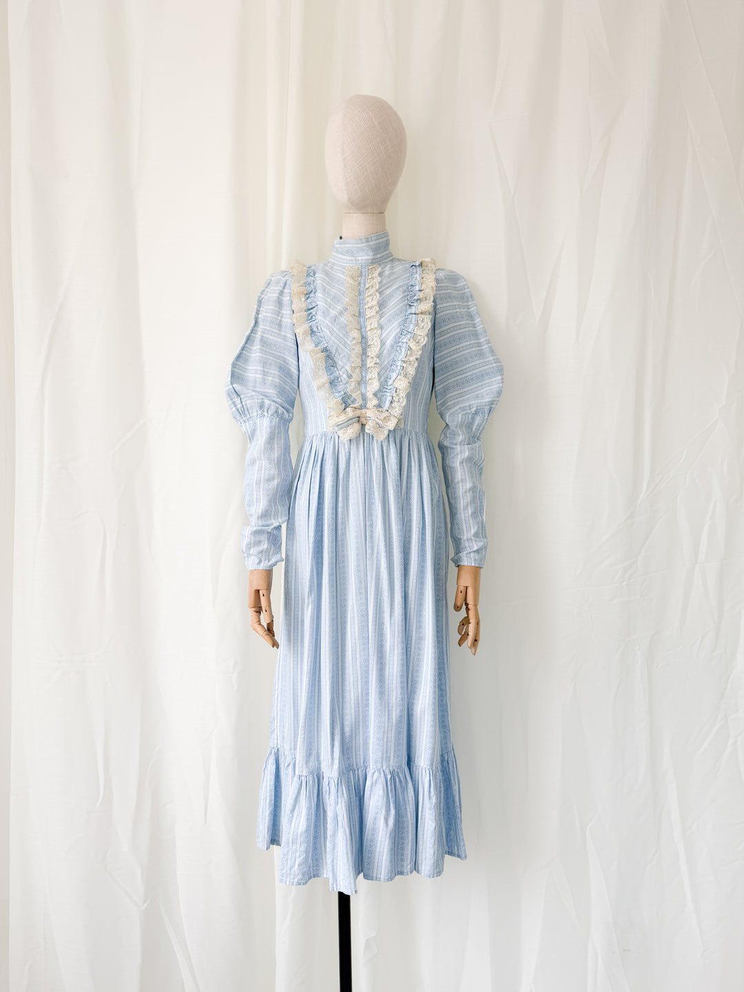 Heavenly Rare 1970s Fashion Mouse Lace Trimmed Cotton Midaxi Dress
