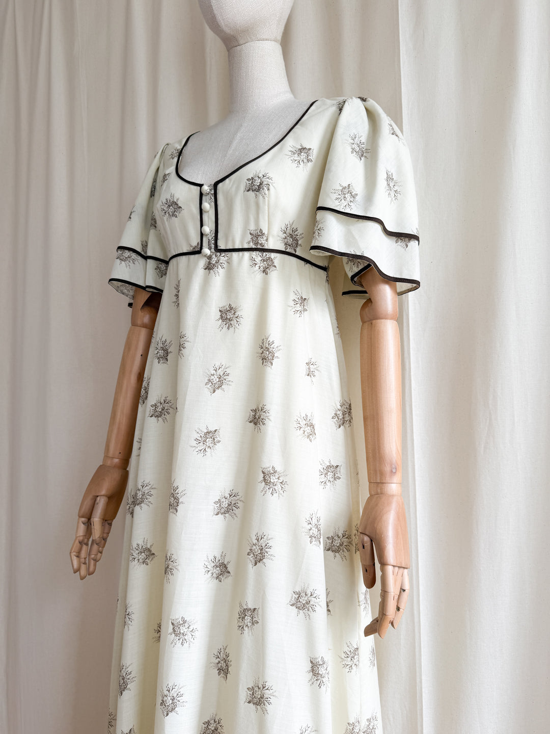 Stunning Rare 1970s Soft Cream Delicate Floral Romantic Cotton Prairie Maxi Dress