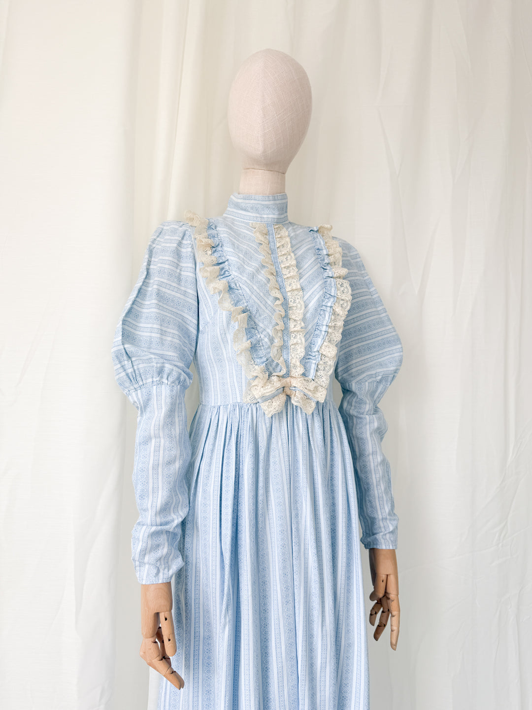 Heavenly Rare 1970s Fashion Mouse Lace Trimmed Cotton Midaxi Dress