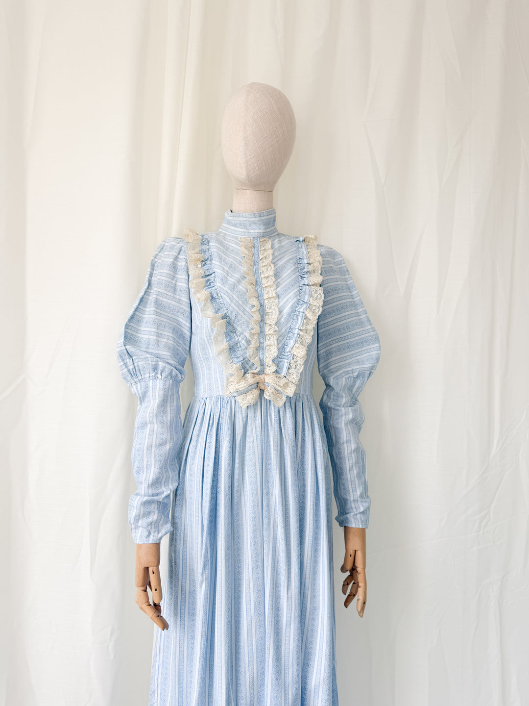 Heavenly Rare 1970s Fashion Mouse Lace Trimmed Cotton Midaxi Dress